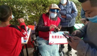 【人间“圳”暖】他坐着轮椅来当防疫志愿者