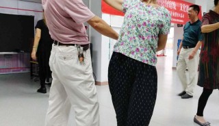 金排社区开展“舞动金排”中老年人交谊舞活动