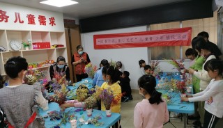 “阳春三月，童心花艺”--红荔社区儿童青少年插花活动